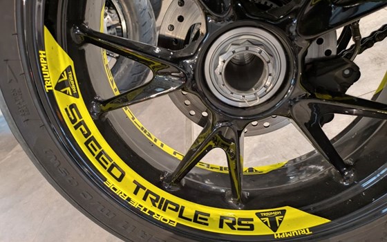 Gebrauchtmotorrad Triumph Speed Triple 1200 RS - Bild 10