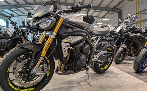 Gebrauchtmotorrad Triumph Speed Triple 1200 RS - Bild 2