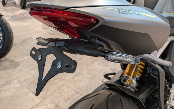 Gebrauchtmotorrad Triumph Speed Triple 1200 RS - Bild 6