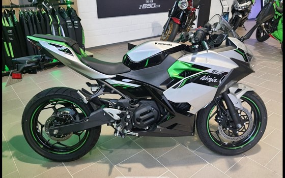 Gebrauchtmotorrad Kawasaki Ninja e-1 - Bild 1