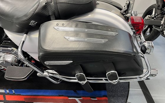 Gebrauchtmotorrad Harley-Davidson Road King Custom FLHRS - Bild 6