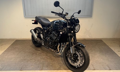 Kawasaki Z900 RS Black Ball Edition