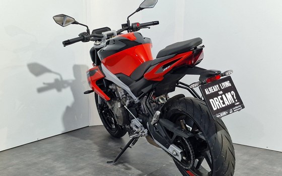 Gebrauchtmotorrad Aprilia Tuono 457 - Bild 2