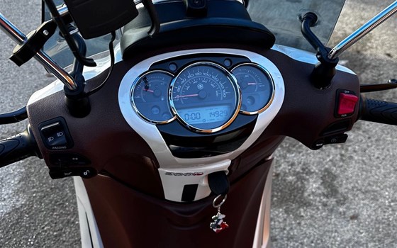 Gebrauchtmotorrad Piaggio Beverly 300 i.e. - Bild 11