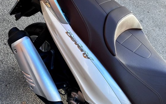 Gebrauchtmotorrad Piaggio Beverly 300 i.e. - Bild 7