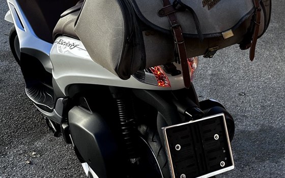 Gebrauchtmotorrad Piaggio Beverly 300 i.e. - Bild 8