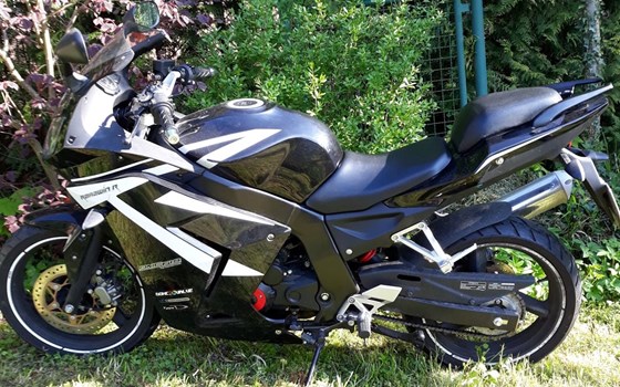 Gebrauchtmotorrad Daelim Roadwin 125 R - Bild 1