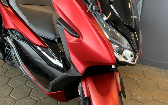 Gebrauchtmotorrad Honda Forza 125 - Bild 2