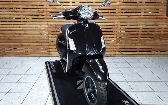 Gebrauchtmotorrad Vespa GTS 125 Super - Bild 3