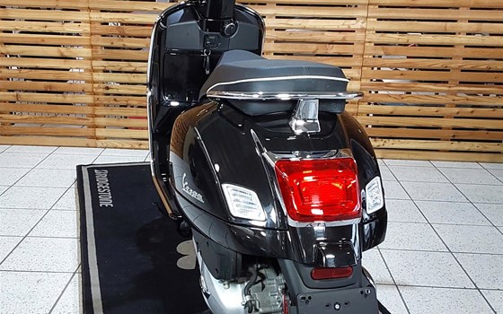 Gebrauchtmotorrad Vespa GTS 125 Super - Bild 5