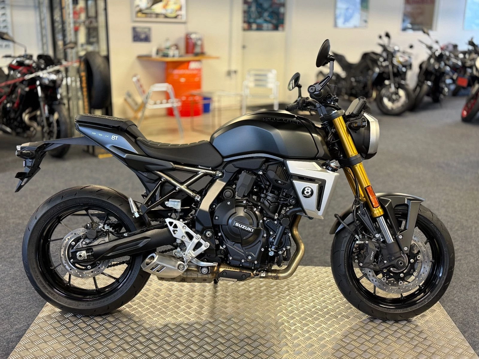 Suzuki GSX-8T
