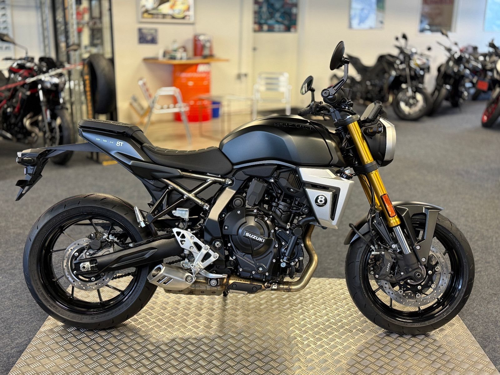 Suzuki GSX-8T