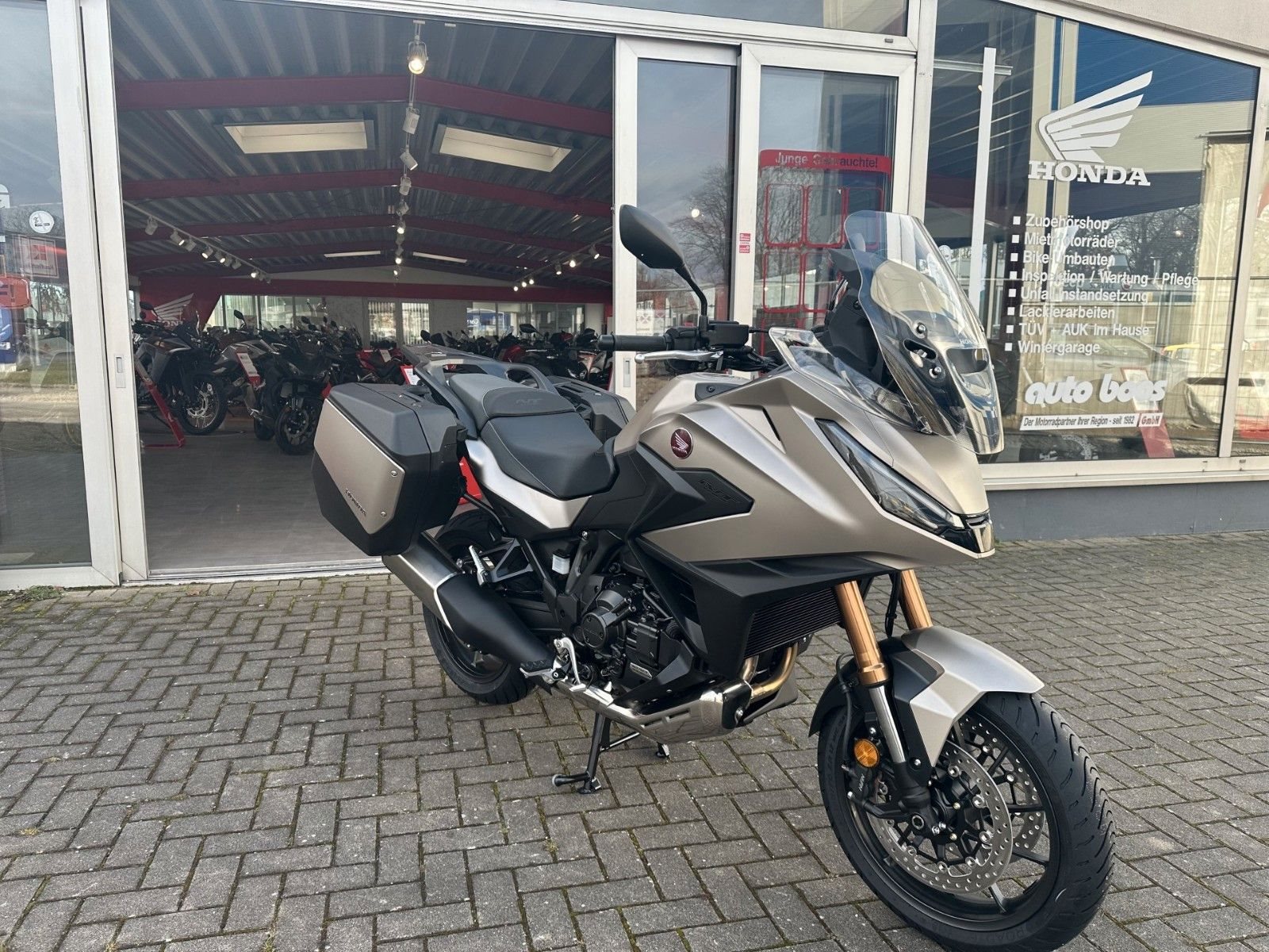 Honda NT1100 DCT Electronic Suspension