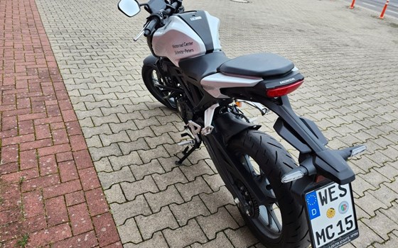 Gebrauchtmotorrad Honda CB125R - Bild 4