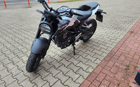 Gebrauchtmotorrad Honda CB125R - Bild 5