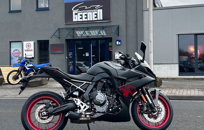 Suzuki GSX-8R