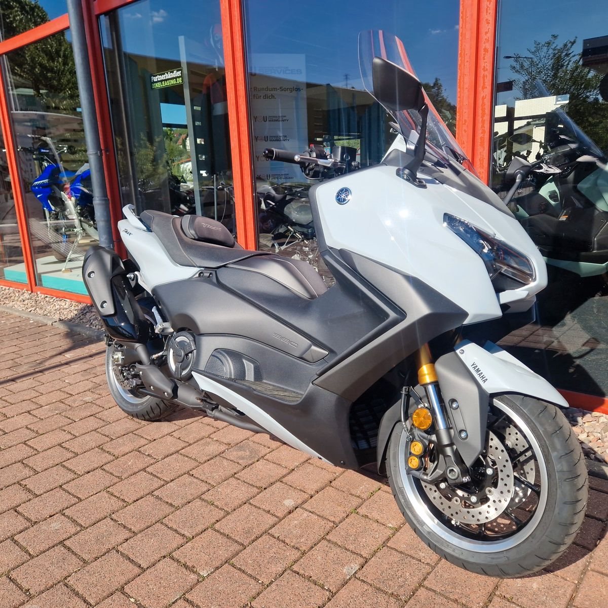 Yamaha TMAX Tech MAX 