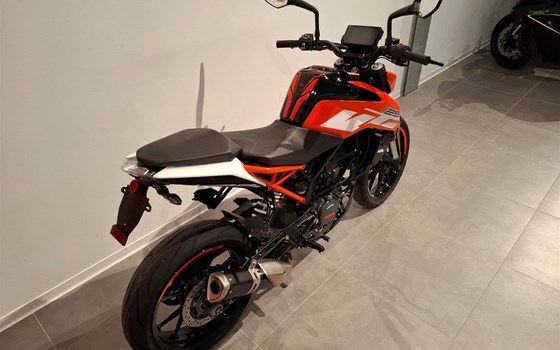 Gebrauchtmotorrad KTM 125 Duke - Bild 18