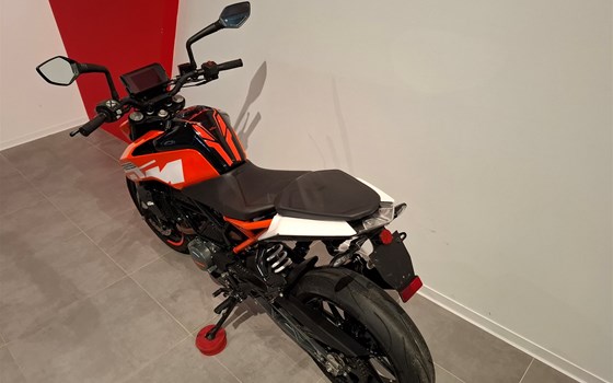 Gebrauchtmotorrad KTM 125 Duke - Bild 8