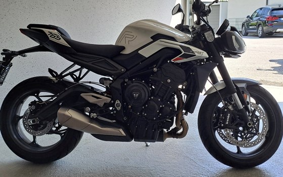 Gebrauchtmotorrad Triumph Street Triple 765 R - Bild 1