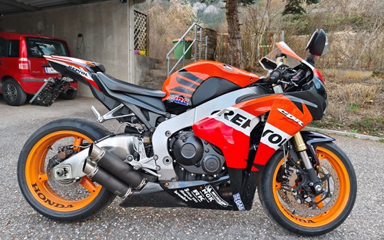 Gebrauchtmotorrad Honda CBR1000RR Fireblade - Bild 1