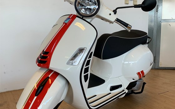 Gebrauchtmotorrad Vespa GTS 300 Super Racing Sixties - Bild 2