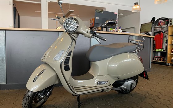 Gebrauchtmotorrad Vespa GTS 300 - Bild 3