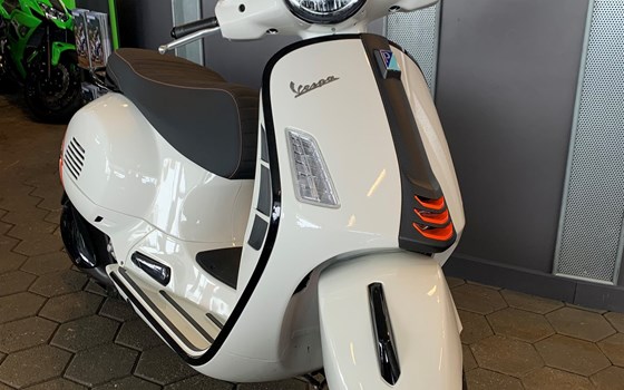 Gebrauchtmotorrad Vespa GTS 300 Super Sport - Bild 2