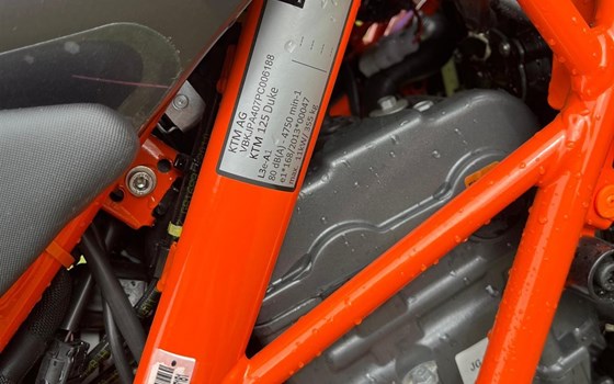 Gebrauchtmotorrad KTM 125 Duke - Bild 11