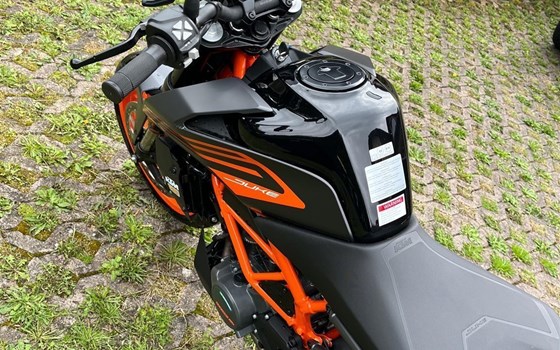 Gebrauchtmotorrad KTM 125 Duke - Bild 2
