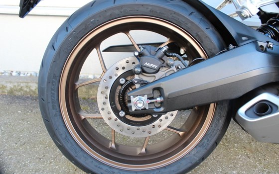 Gebrauchtmotorrad Honda CB650R E-Clutch - Bild 26