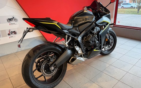 Gebrauchtmotorrad Honda CBR650R E-Clutch - Bild 11