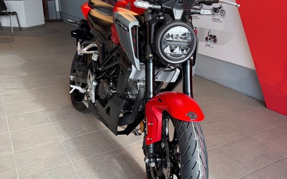 Gebrauchtmotorrad Honda CB125R - Bild 4