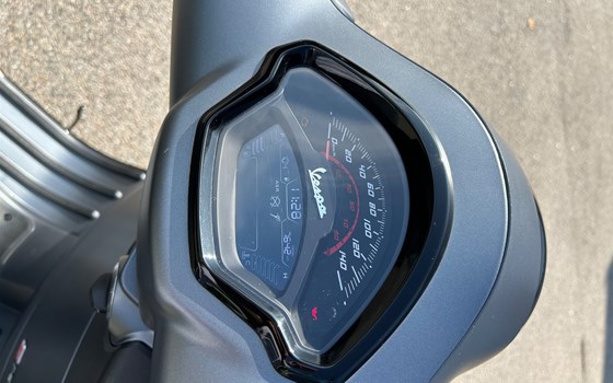 Gebrauchtmotorrad Vespa GTS 125 Super Sport - Bild 7
