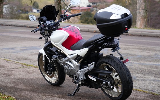 Gebrauchtmotorrad Suzuki SFV 650 Gladius - Bild 7