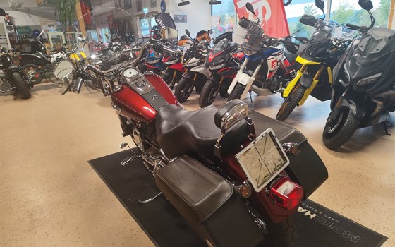 Gebrauchtmotorrad Harley-Davidson Dyna Super Glide Custom FXDC - Bild 5