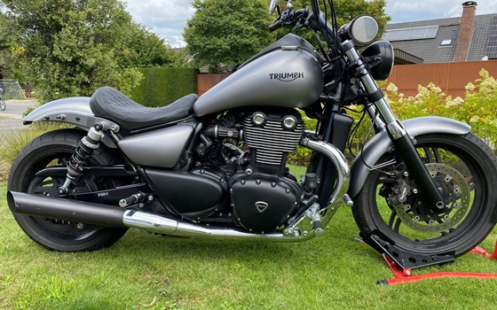 Gebrauchtmotorrad Triumph Thunderbird Storm - Bild 1