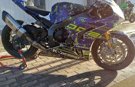 Gebrauchtmotorrad Honda CB 1000 R - Bild 1