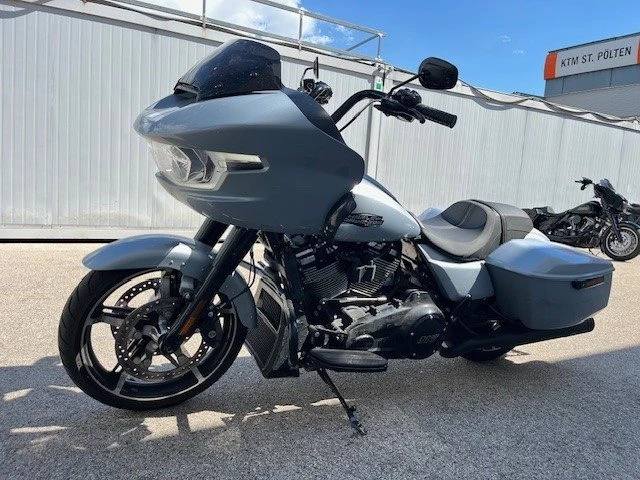 Harley-Davidson Road Glide FLTRX (Atlas Silver Metallic/Black Finish) - Bild 10