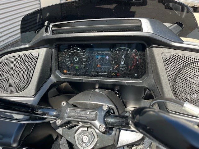 Harley-Davidson Road Glide FLTRX (Atlas Silver Metallic/Black Finish) - Bild 14