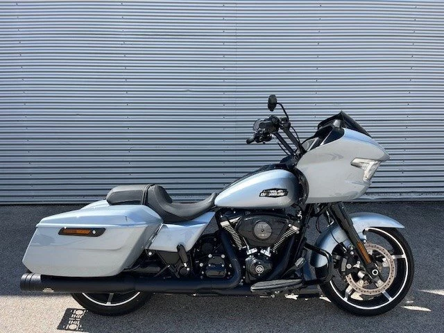 Harley-Davidson Road Glide FLTRX (Atlas Silver Metallic/Black Finish) - Bild 2