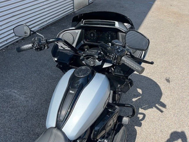 Harley-Davidson Road Glide FLTRX (Atlas Silver Metallic/Black Finish) - Bild 5