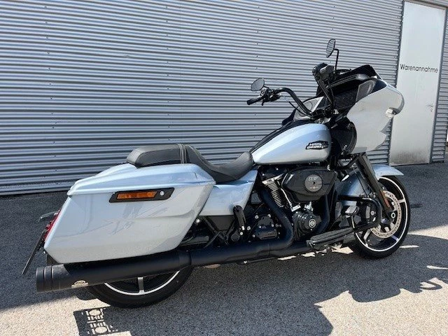 Harley-Davidson Road Glide FLTRX (Atlas Silver Metallic/Black Finish) - Bild 7