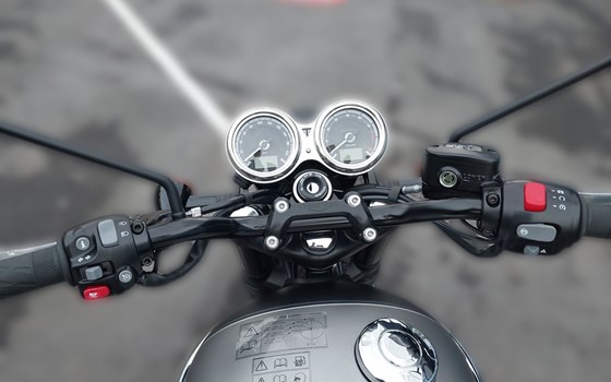 Gebrauchtmotorrad Triumph Bonneville T120 Black - Bild 12