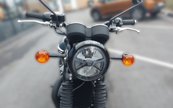 Gebrauchtmotorrad Triumph Bonneville T120 Black - Bild 8