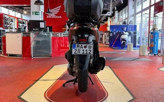 Gebrauchtmotorrad Honda SH125 - Bild 9