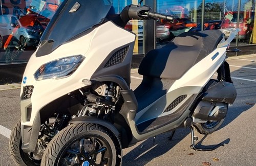 Neumotorrad Piaggio MP3 310 Sport