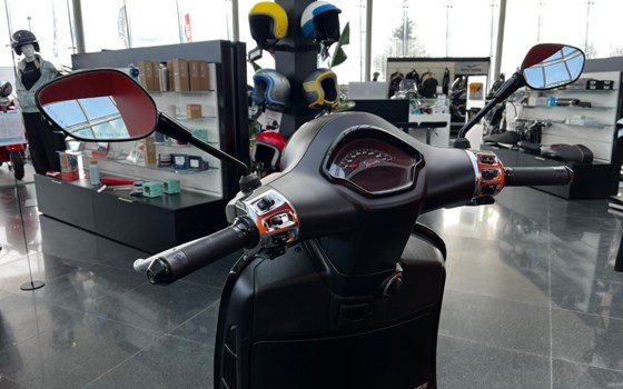 Gebrauchtmotorrad Vespa GTS 125 Super Sport - Bild 2