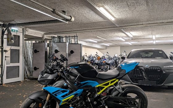 Gebrauchtmotorrad BMW S 1000 R - Bild 1