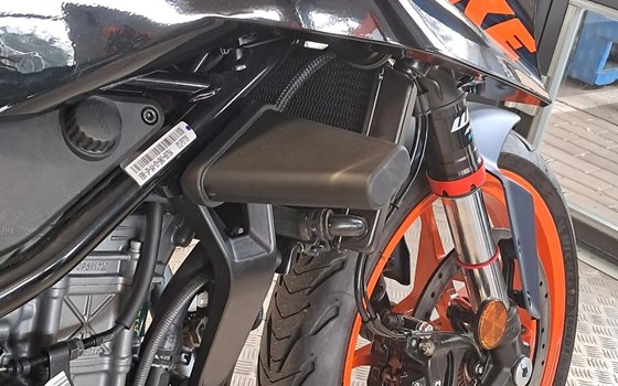 Neufahrzeug KTM 125 Duke - Bild 11